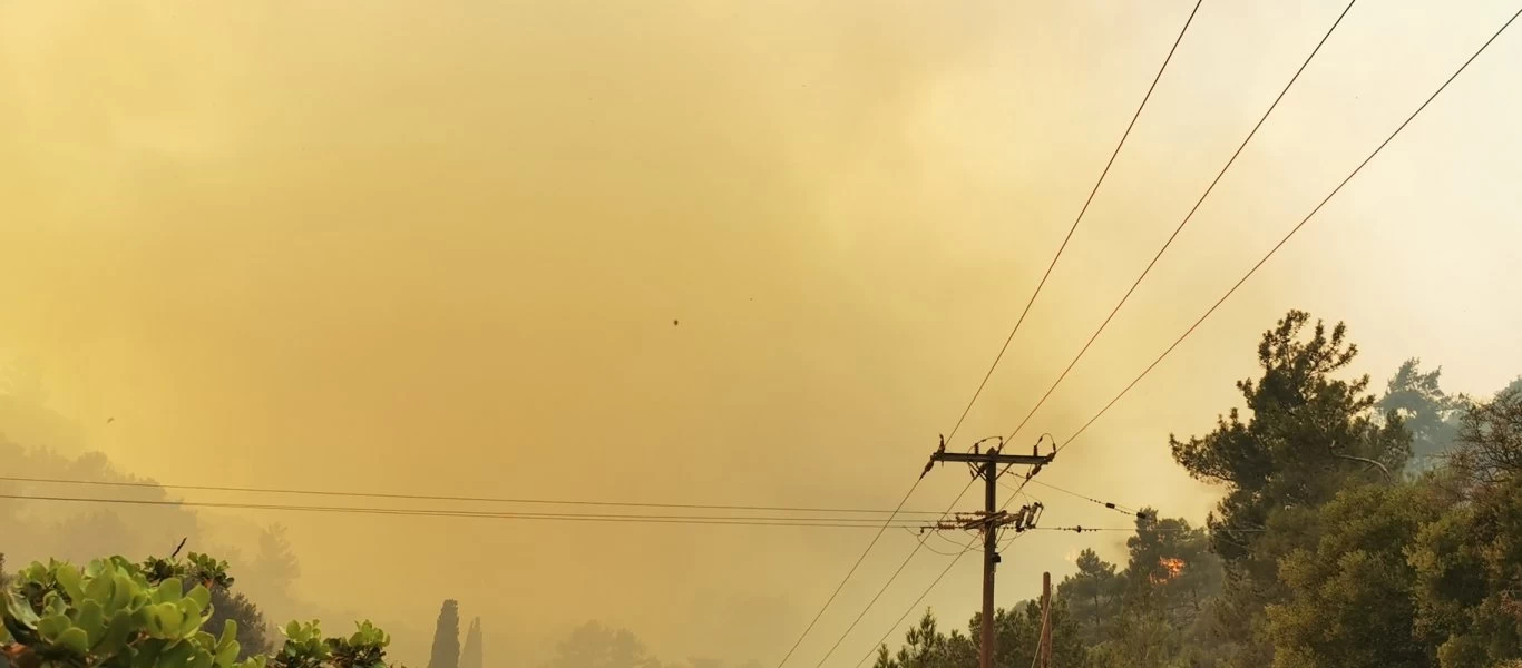 Ολονύχτια «μάχη» με τις φλόγες στην Σάμο: Ενεργοποιήθηκε το «112» - Εμπρησμό καταγγέλλει ο δήμαρχος
